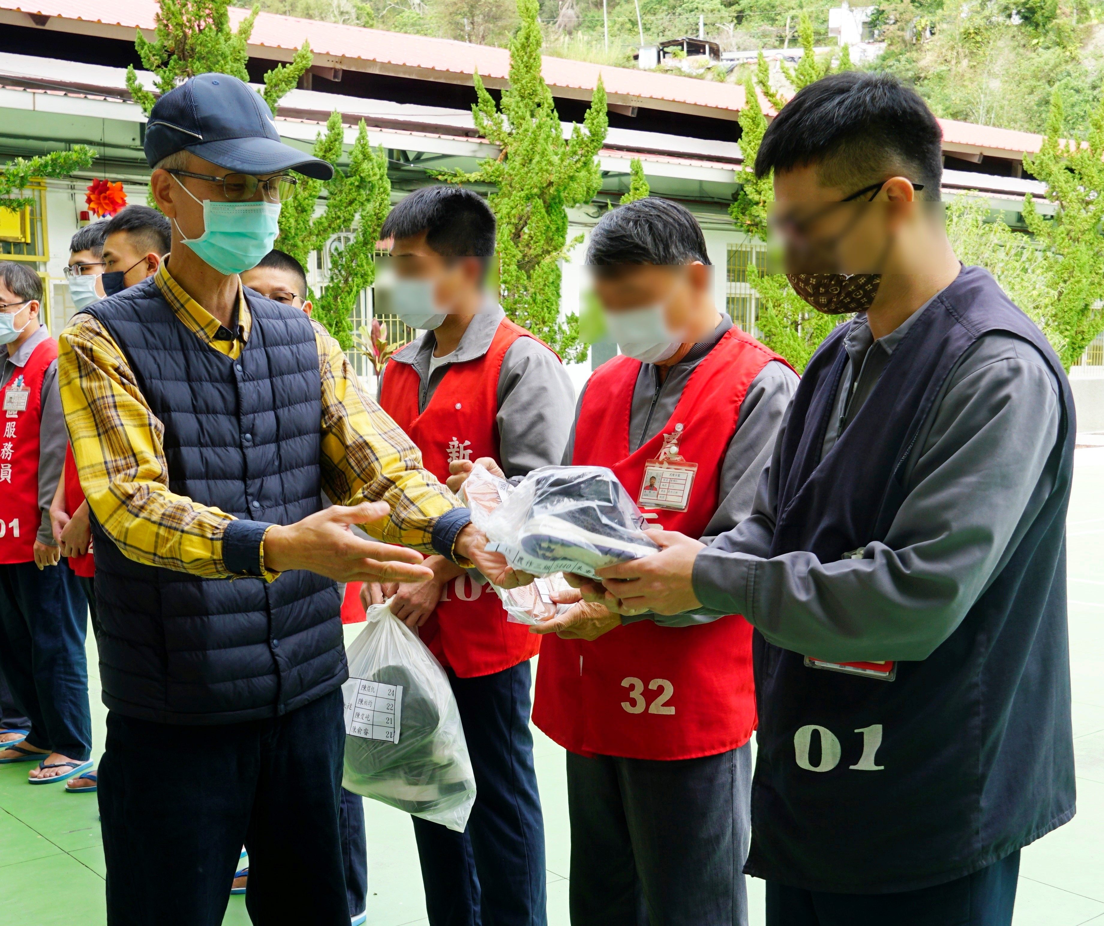 秘書轉贈禮物照片